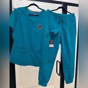 Women's Scrubstar Ultimate Aquamarine Blue Scrub Set - Large - *New with Tags*